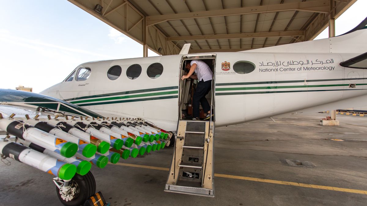 Samolot do zasiewania chmur — zdjęcie ilustracyjne