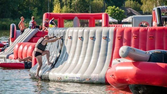 Sosnowiec. Wodny tor przeszkód na Stawikach bezpłatny dla uczniów sosnowieckich szkół.