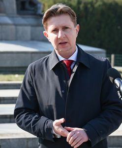 Bartoszewicz ma sposób na demografię. Proponuje bony dla rodziców