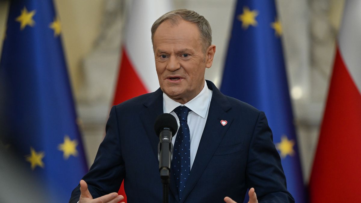 WARSAW, POLAND  JANUARY 9:Polish Prime Minister Donald Tusk addresses the media during a press conference at the Prime Minister's Office, in Warsaw, Poland, on January 9, 2026. (Photo by Artur Widak/NurPhoto via Getty Images)