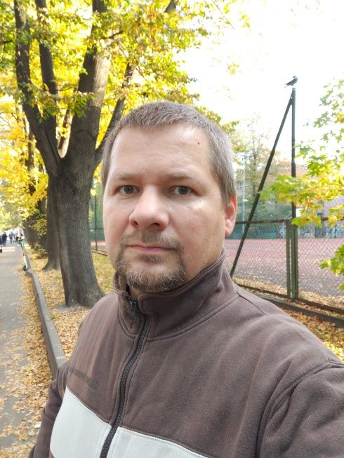 Po lewej zdjęcie z wyłączonym trybem HDR