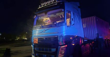 Policjanci z Płocka zatrzymali ciężarówkę w fatalnym stanie technicznym