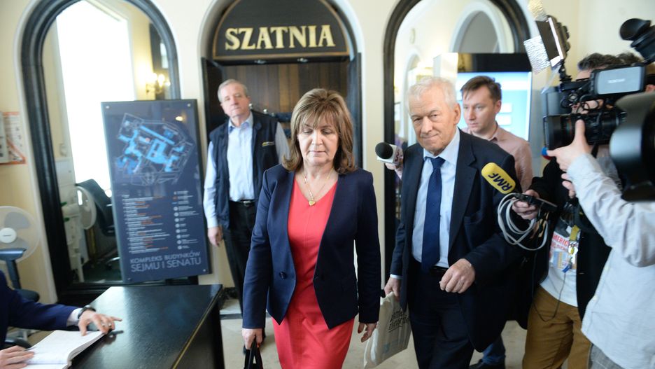 Ma�gorzata Zwiercan, Kornel MorawieckiJacek Turczykg�osowania, g�osowanie, kadencji, KLUB, Kornel Morawiecki, Kukiz'15, Ma�gorzata Zwiercan, na dwie r�ce, polityk, polityka, pose�, posiedzenie klubu, pos�anka, Sejm, s�dziego TK, TK, Trybuna�u Konstytucyjnego, VIII kadencjha, wyb�r