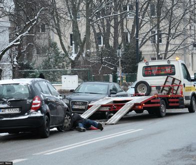 Spektakularny wypadek na Białołęce. "Przeleciał nad rowem"