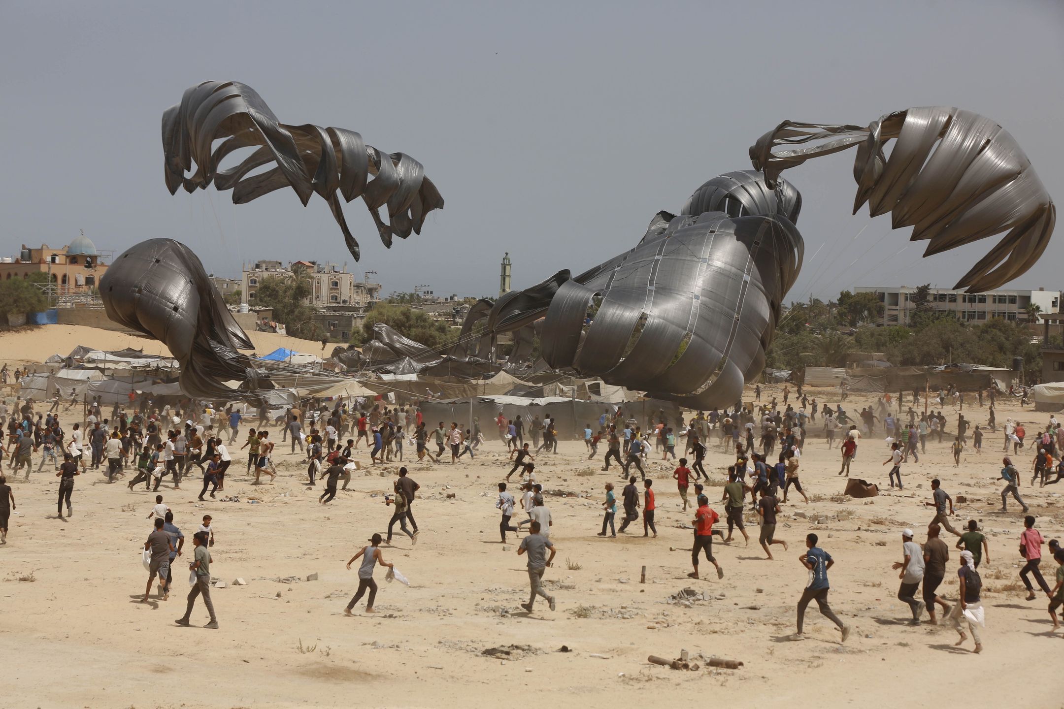 Zrzut żywności w Dajr al-Balah