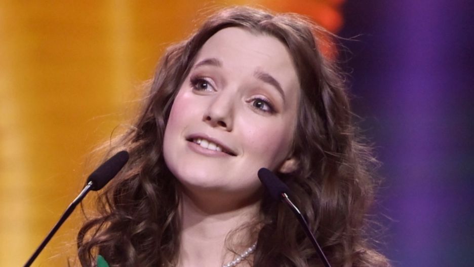 scena z: Sanah, SK:, , fot. Kurnikowski/AKPA
Fryderyk Festiwal 2022, Fryderyk Festiwal 2022 - Gala Muzyki Rozrywkowej i Jazzu, Fryderyki 2022, Gala Fryderyki 2022, laureatka, statuetka, statuetka Fryderyka, Fryderyki, Gala Fryderyki, Nagrody Akademii Fonograficznej Fryderyki 2022, przyznanie nagród Fryderyki 2022, Sanah