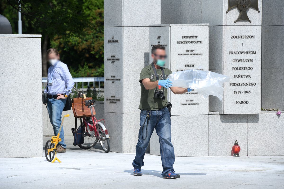 Warszawa. Mężczyzna podpalił się przed Sejmem