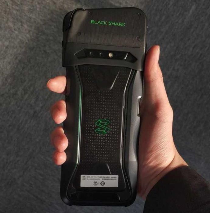 #wSkrócie: data premiery i nowe zdjęcie OnePlusa 6 oraz ZTE Iceberg z dwoma wcięciami 8