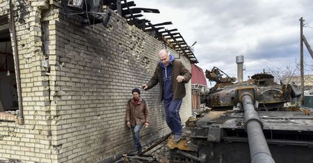 Wojna w Ukrainie. Pułapki Rosjan na odbitych terenach. Same się aktywują