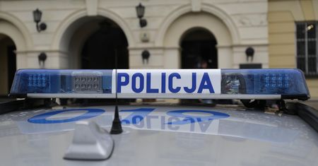 Kierowca czarnego auta zaczepia dzieci. Szkoła ostrzega rodziców
