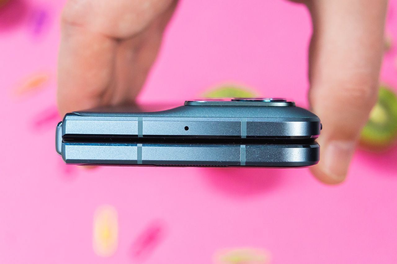 OPPO Find N2 górne krawędzie