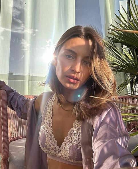 Julia Wieniawa w samej bieliźnie