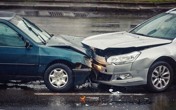Chorzów: Czołówka osobówek na skrzyżowaniu Legnickiej i Bożogrobowców. Są osoby poszkodowane