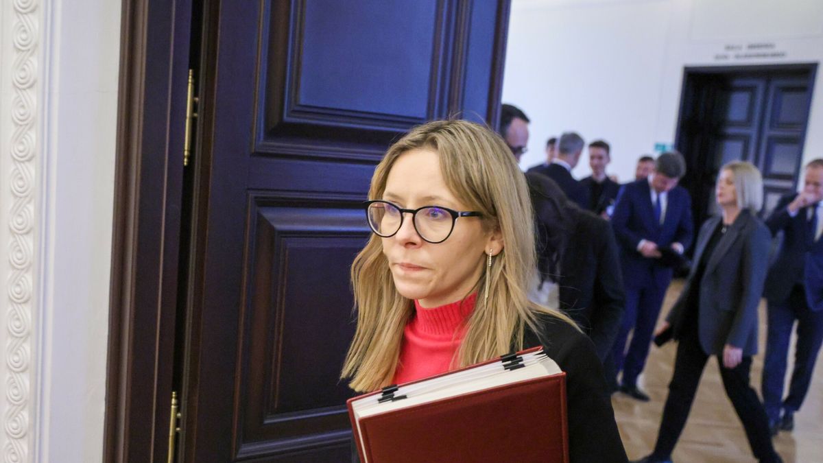 Minister Agnieszka Buczyńska podczas zaprzysiężenia rządu Donalda Tuska