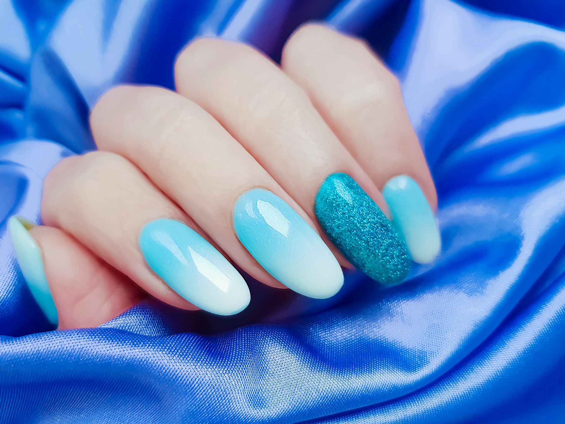 Ombre na paznokciach wciąż jest modne. Manicure nie tylko na lato 1