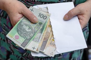 Zmiany w wypłatach emerytur w październiku. Pieniądze będą wcześniej