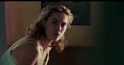 Dziękuje Kate Winslet za wspólne sceny intymne. Był wtedy nastolatkiem