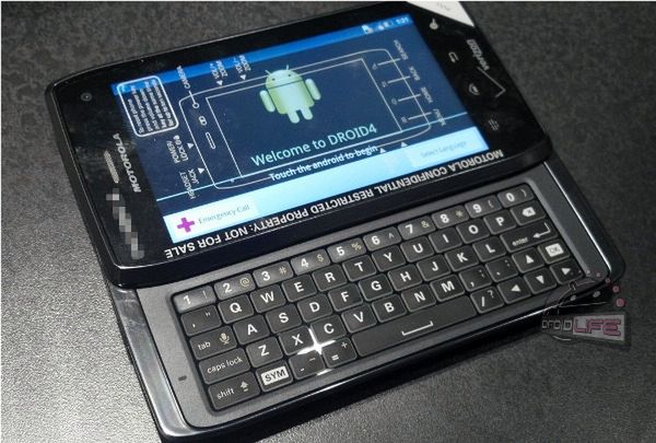 Motorola Droid 4 | fot. engadget.com