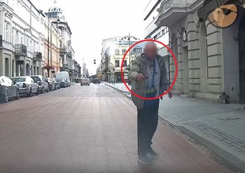 Celował do kierującej. Został zatrzymany. Znaleziono przy nim broń