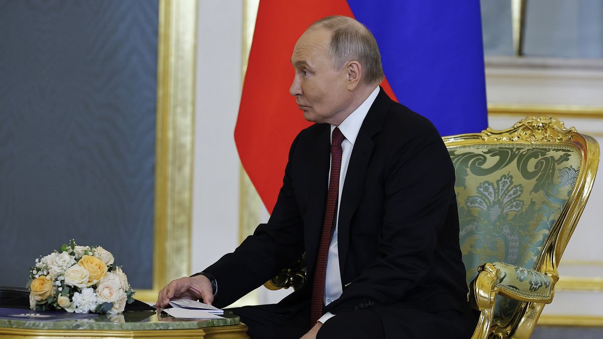 10th summit of the Eurasian Economic Union
epa11327819 Russian President Vladimir Putin attends a meeting with Armenian Prime Minister Nikol Pashinyan (not pictured) on the sidelines of the summit of the Eurasian Economic Union (EAEU) in Moscow, Russia, 08 May 2024.  EPA/EVGENIA NOVOZHENINA 
Dostawca: PAP/EPA.
EVGENIA NOVOZHENINA