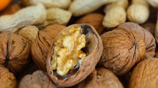 To orzechy włoskie robią z sercem i mózgiem! Eksperci są zgodni: to prawdziwy superfood