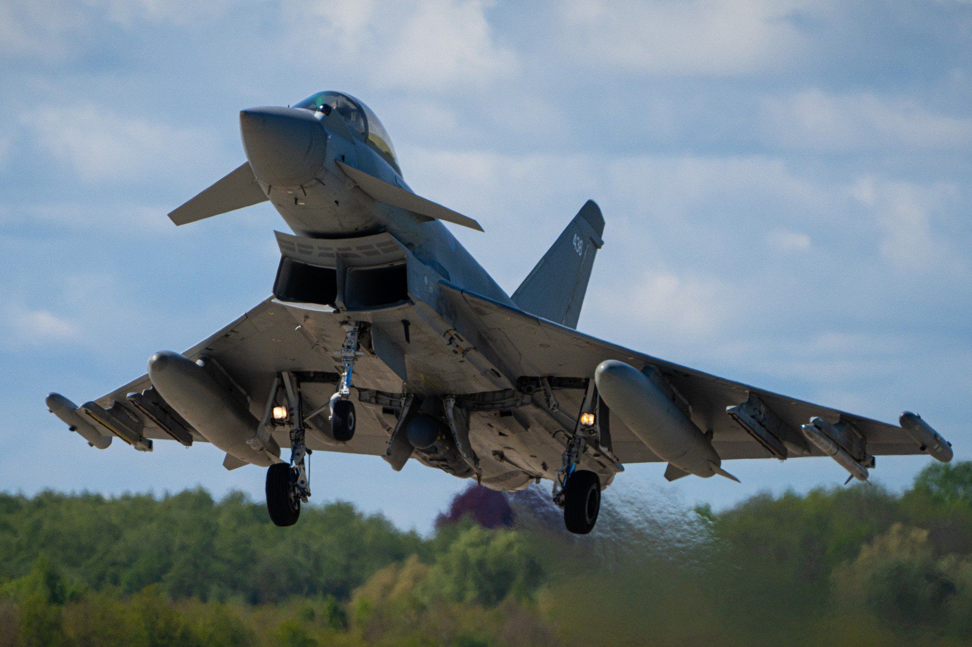 Brytyjskie myśliwce Eurofighter Typhoon z II Dywizjonu RAF z Lossiemouth i szwedzkie JAS 39 Gripen były atrakcjami Media Day zorganizowanego w ramach misji NATO Enhanced Air Policing (eAP) w 22. Bazie Lotnictwa Taktycznego w Malborku