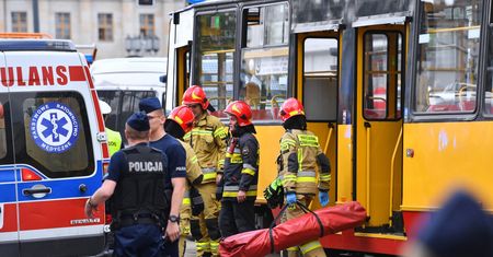 Dramatyczny wypadek w Warszawie. 16-latek potrącony przez tramwaj