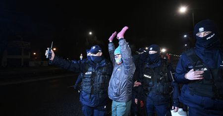 Warszawa w sylwestra i Nowy Rok. Policja podała dane i skomentowała "Sylwester u Kaczora"
