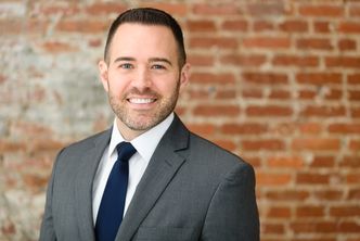 Ekonomiczne wskaźniki kontra emocje, czyli recepta na szczęście według Gallupa. Jon Clifton, dyrektor generalny firmy, wystąpi na Impact’23 w Poznaniu