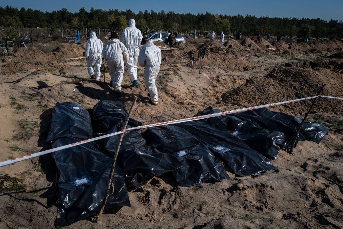 Na wyzwolonych terenach w obwodach charkowskim i donieckim ekshumowano ok. tysiąc ciał