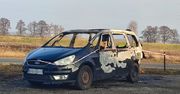Iława: Ford stał jak porzucony od wakacji. Noc z nieoczekiwanym finałem