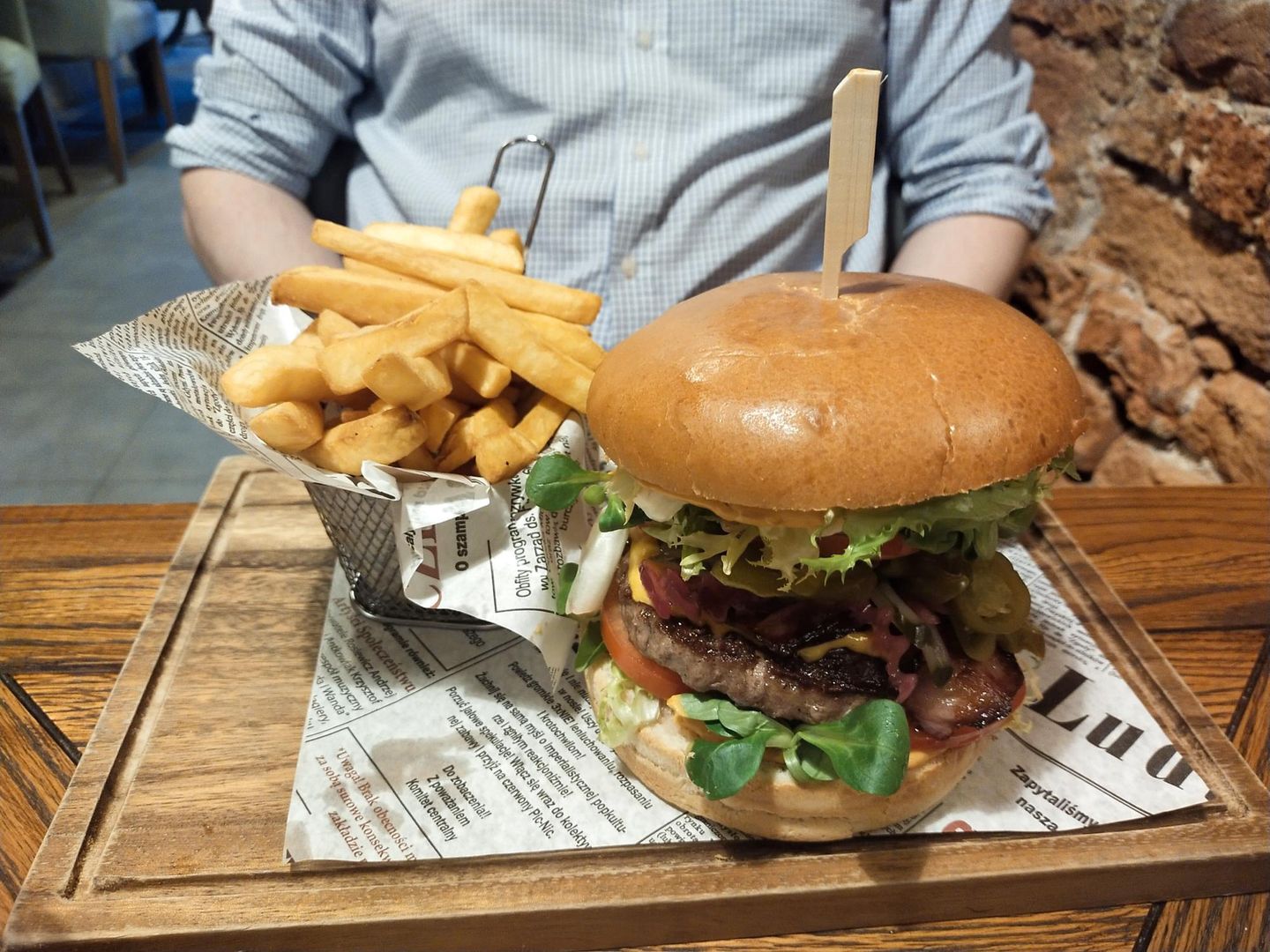 Burger był imponujących rozmiarów