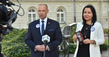 Warszawa. Śródmieście rozszerza pomoc dla myślących o samobójstwie