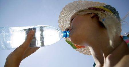 Nie tylko woda. Te produkty pomogą przetrwać upalne dni
