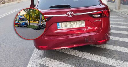 Motocyklistka wjechała w samochód, który zatrzymał się przed przejściem dla pieszych
