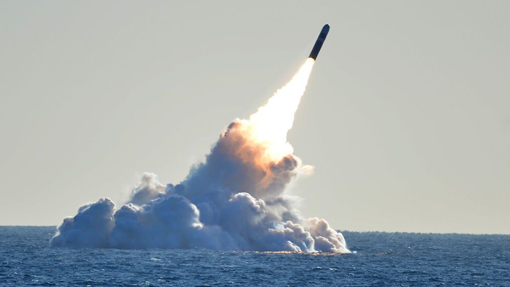 Wystrzelenie pocisku Trident II z zanurzonego okrętu podwodnego 