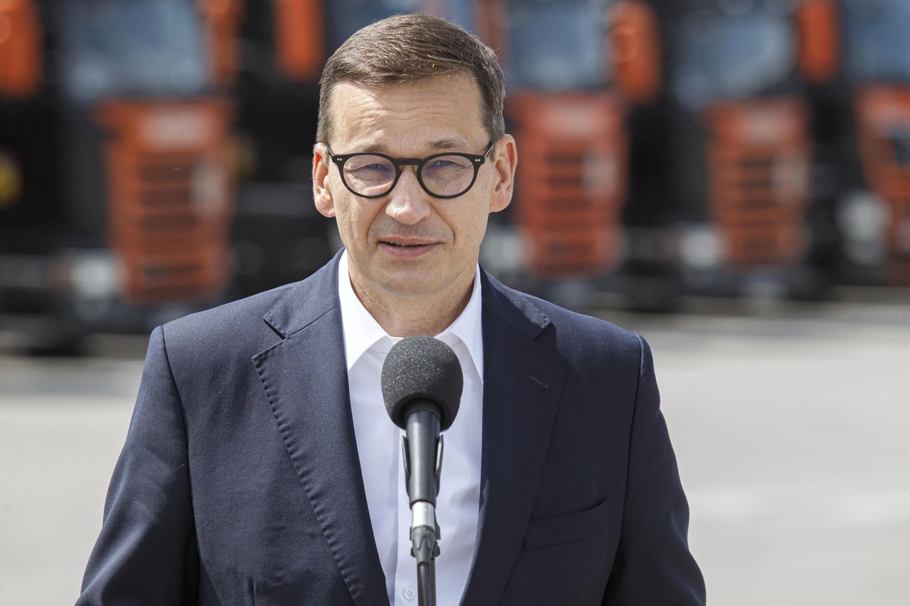 "Bandycki akt". Morawiecki reaguje na atak na punkt szczepień w Zamościu