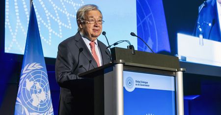 Guterres ostrzega przed AI. "Decydować muszą ludzie"