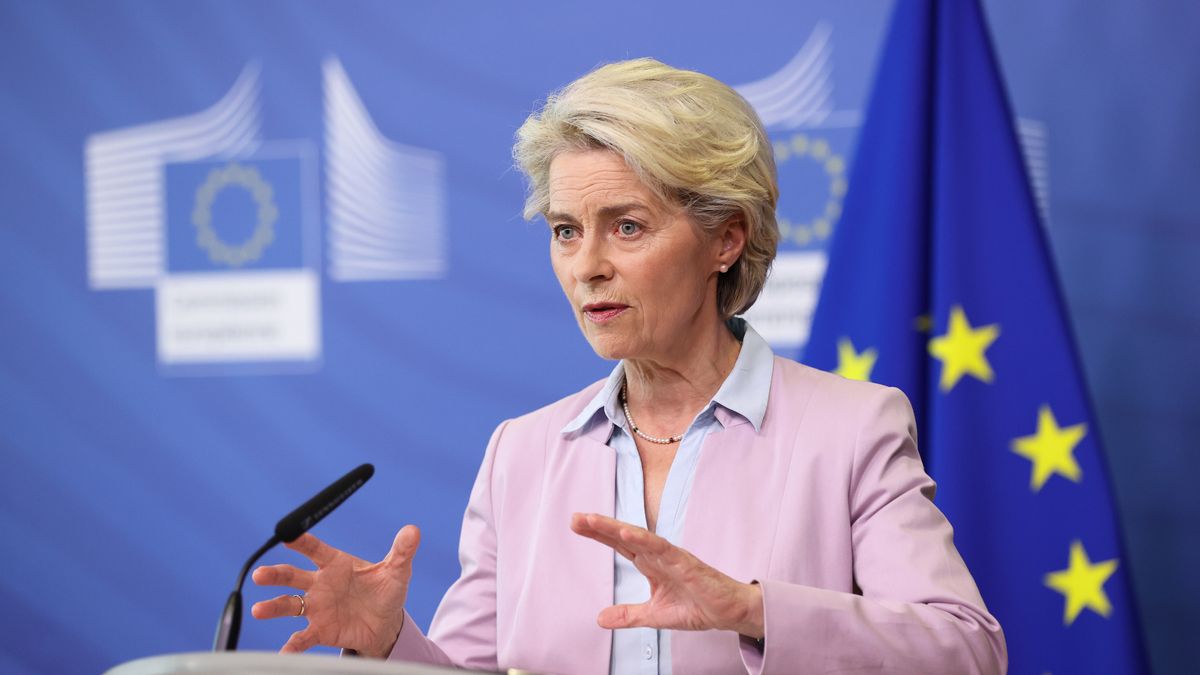 BRUSSELS, BELGIUM - SEPTEMBER 07: President of the European Commission Ursula von der Leyen gives a press conference in Brussels, Belgium on September 07, 2022. (Photo by Dursun Aydemir/Anadolu Agency via Getty Images)