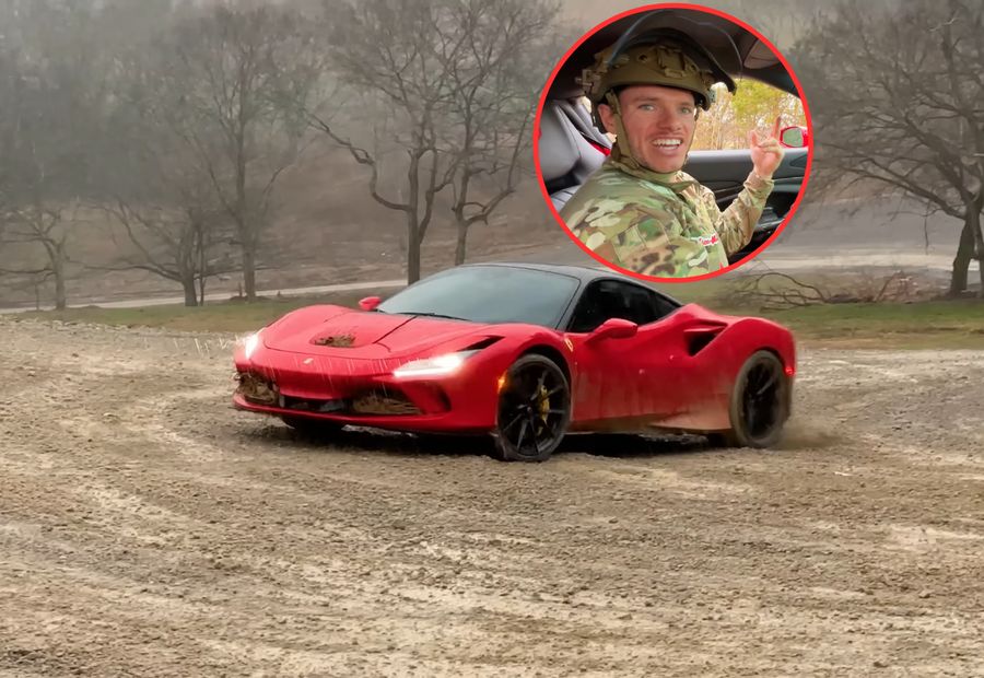 Youtuber kupił Ferrari, żeby je zniszczyć