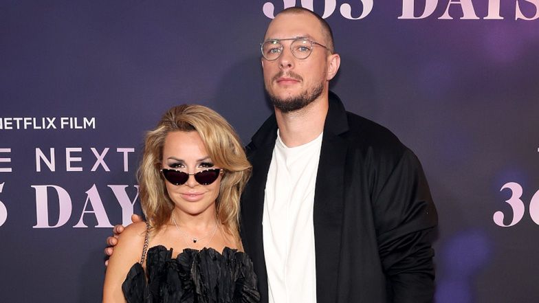 Blanka Lipińska z chłopakiem na ściance "Kolejnych 365 Dni"