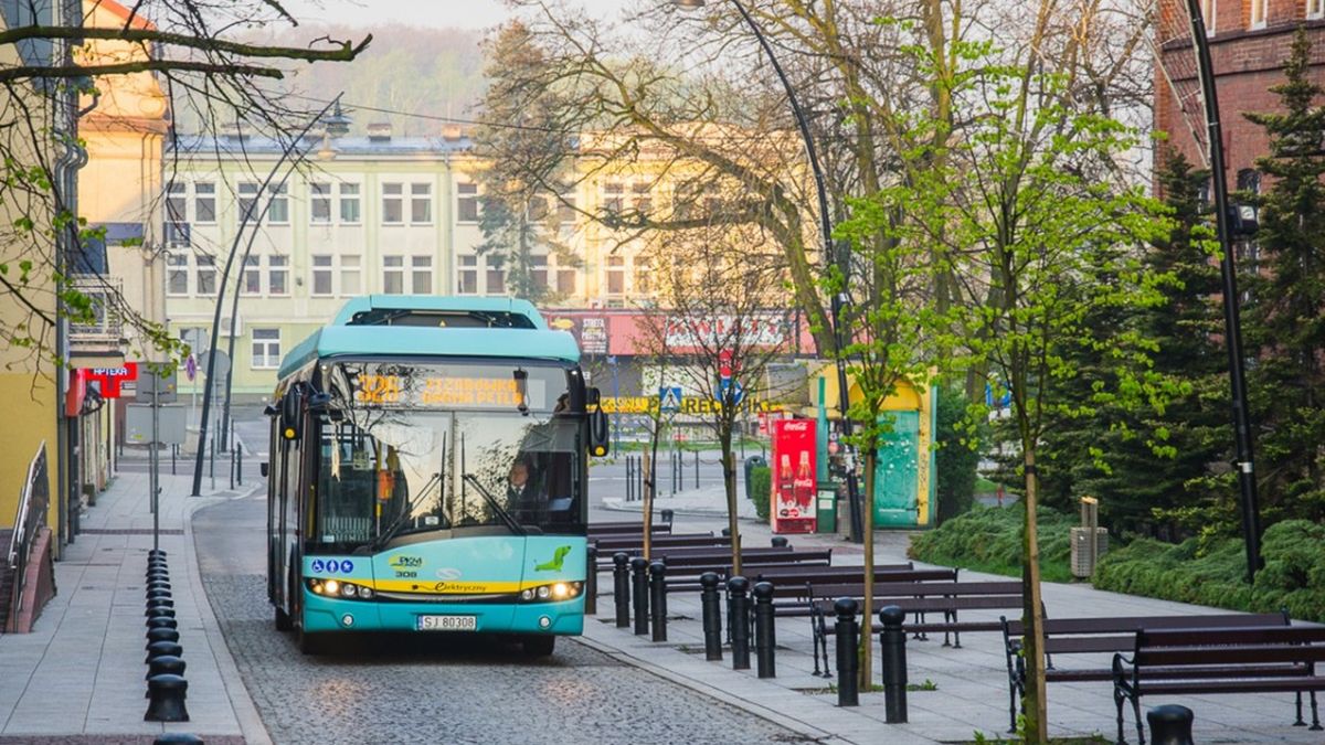 W autobusie w Jaworznie zemdlała kobieta.