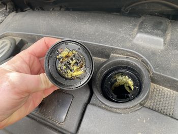 Czy „masło” w oleju silnikowym to powód do niepokoju?