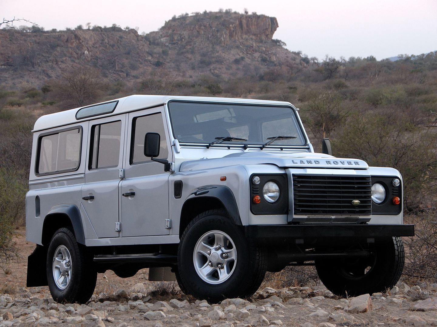 Land Rover Defender 110 Station Wagon ZA-spec (2007)