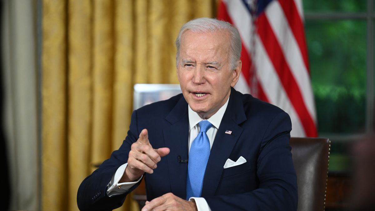 US President Joe Biden addresses the nation on averting default and the Bipartisan Budget Agreement, in the Oval Office of the White House in Washington, DC, USA, 02 June 2023. The Fiscal Responsibility Act of 2023 (FRA) (H.R. 3746), will suspend the US debt ceiling through 01 January 2025, and will avert a first-ever default by the US government. EPA/JIM WATSON / POOL Dostawca: PAP/EPA.