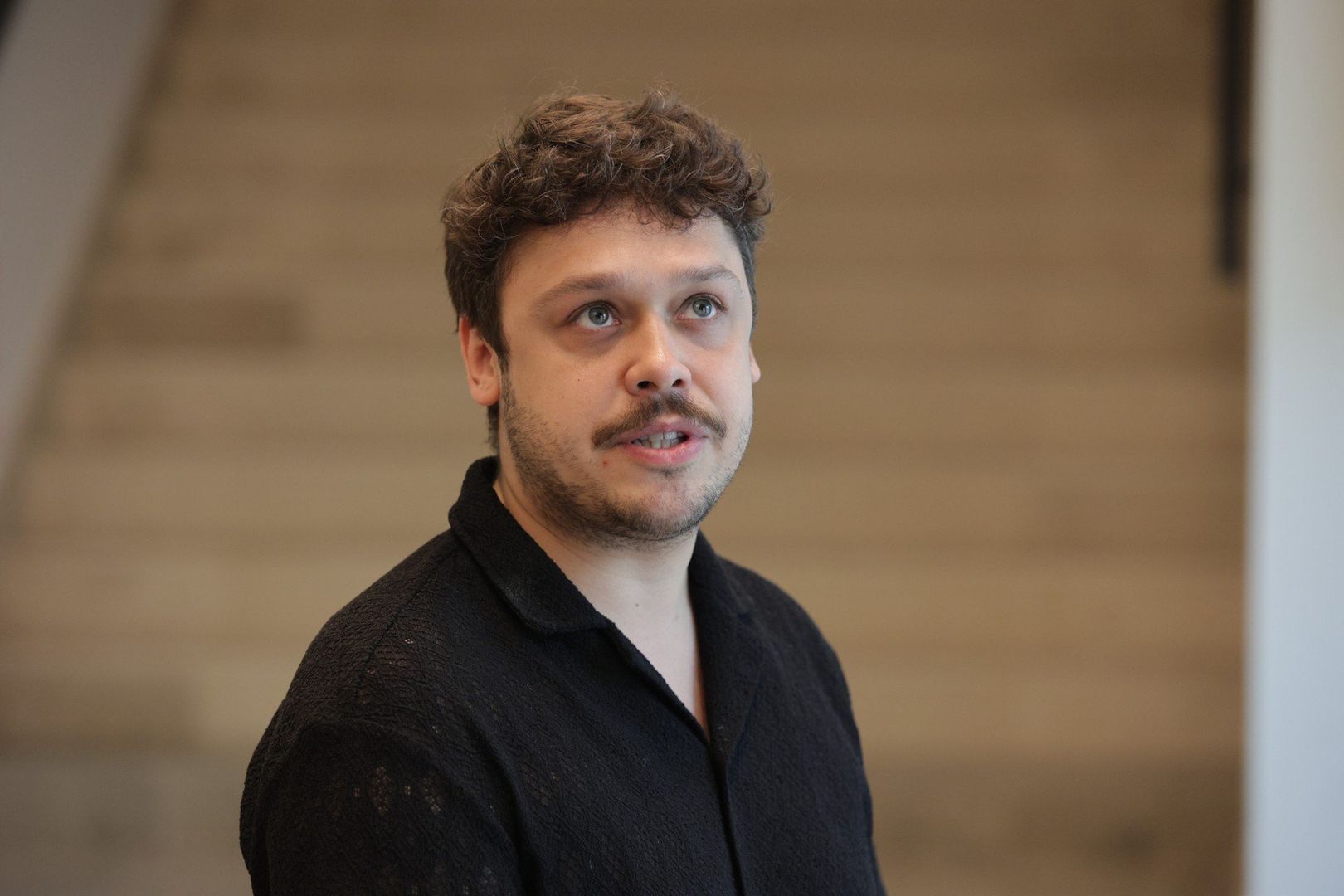 Na zdjęciu reżyser Jakub Skrzywanek
