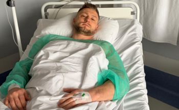 Albert Lorenz złamał kręgosłup w programie. Teraz apeluje do rodziców