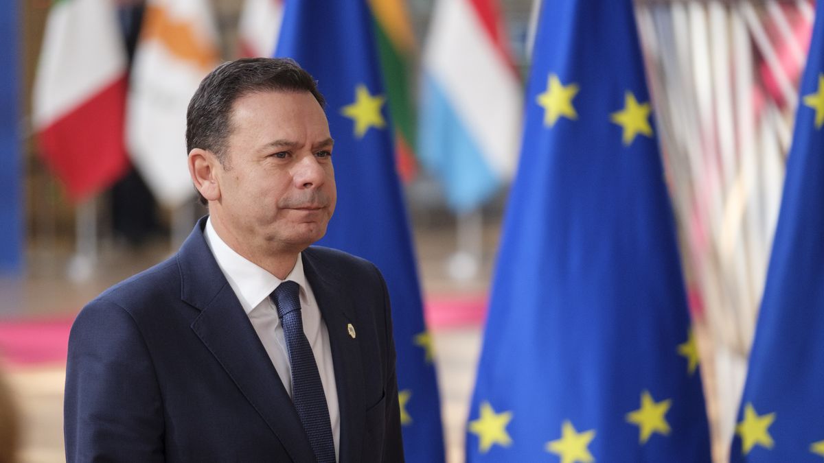BRUSSELS, BELGIUM - MARCH 6: Portugese Prime Minister, Luis Filipe Montenegro Cardoso de Morais Esteves talks to the media prior to the start of an EU Summit in the Europea building on March 6, 2025 in Brussels, Belgium. European Council President Antonio Costa hosts a special EU summit dedicated to "European defence and Ukraine". (Photo by Thierry Monasse/Getty Images)
