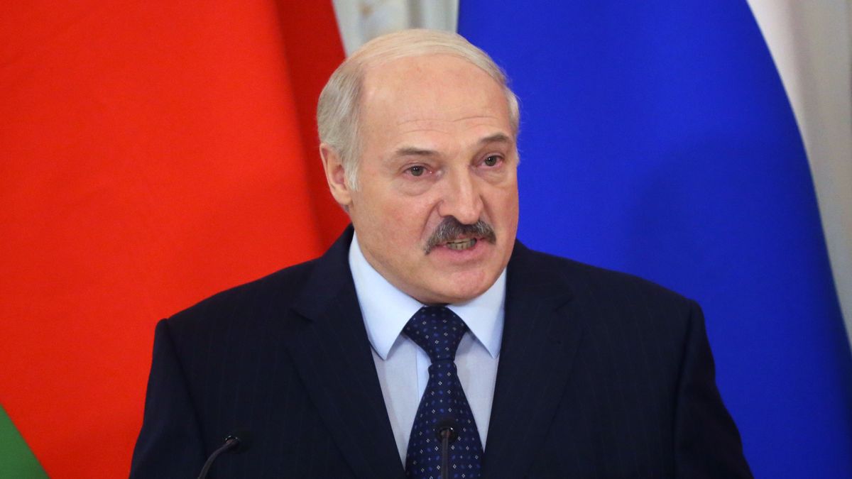 Aleksander Łukaszenka postanowił zrezygnować z garnituru i wystąpić w "młodzieżowym" wydaniu 