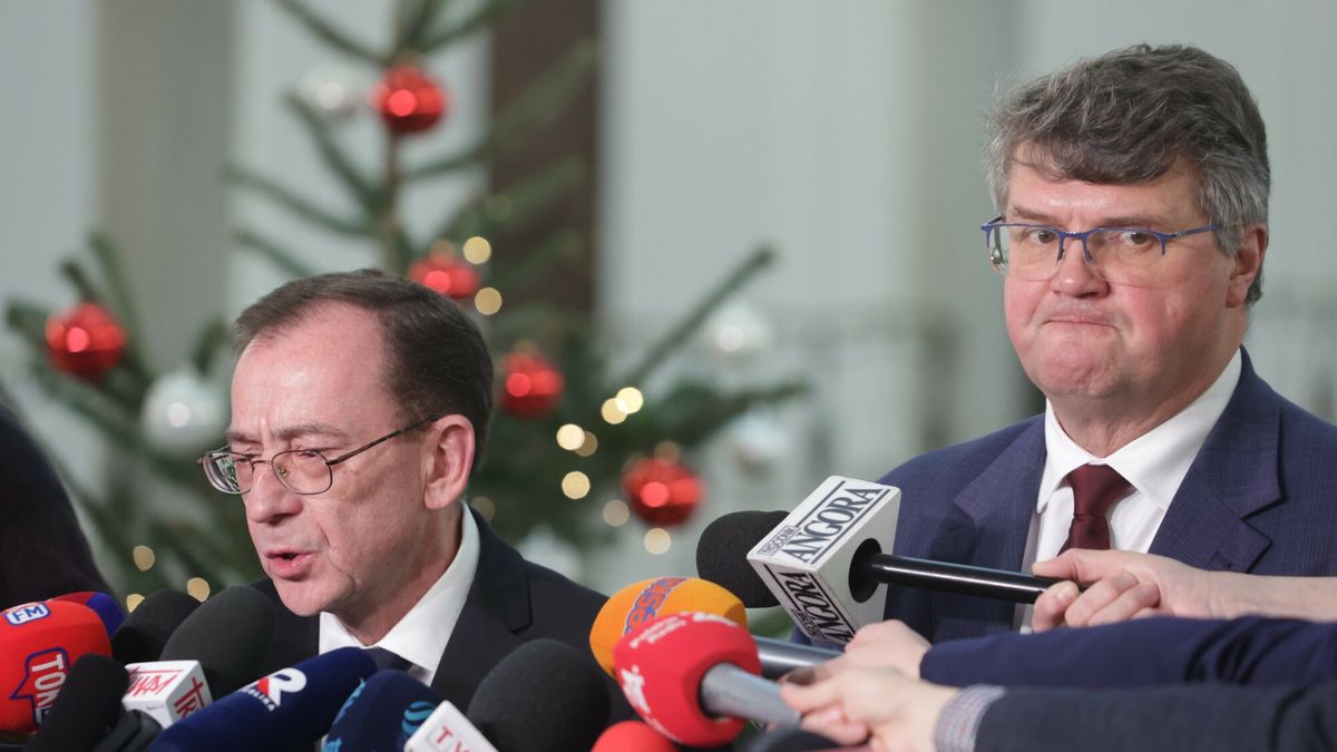 Mariusz Kamiński (z lewej) i Maciej Wąsik (z prawej) pracowali w resorcie spraw wewnętrznych w rządzie Zjednoczonej Prawicy